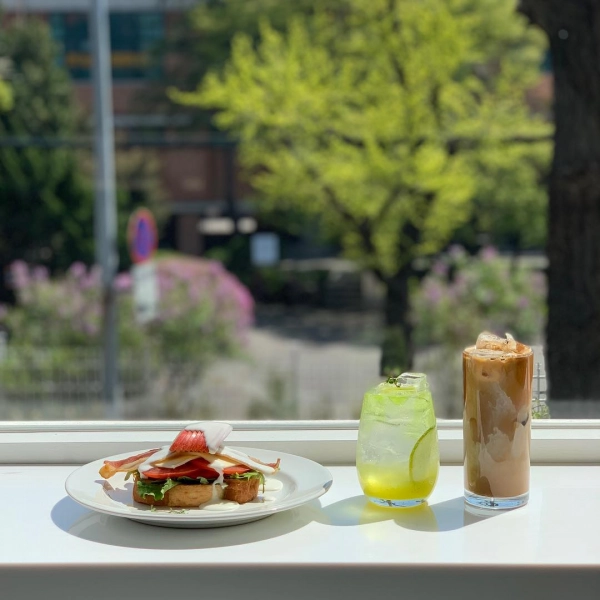 シンプルが可愛い 白ベースの韓国カフェ特集